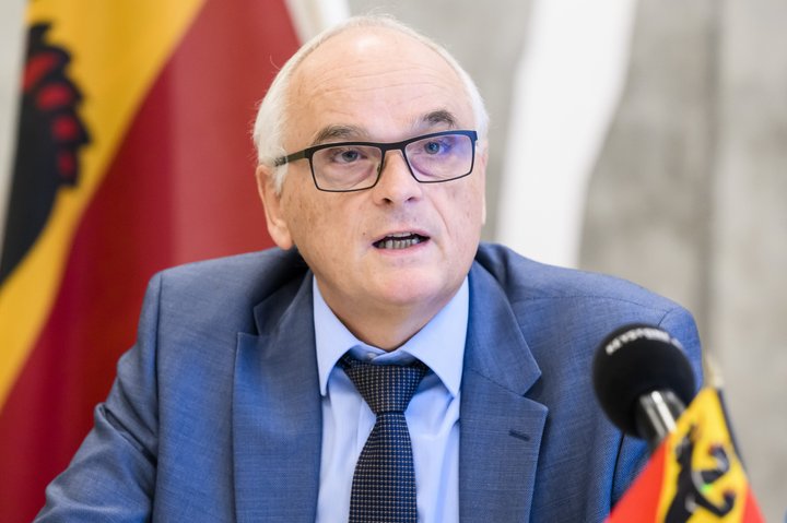 Pierre Alain Schnegg, conseiller d'Etat bernois, parle lors d'une conference de presse concernant la signature du Concordat entre le canton de Berne et le canton du Jura sur le transfert de Moutier le vendredi 24 novembre 2023 a Moutier. (KEYSTONE/Jean-Christophe Bott)