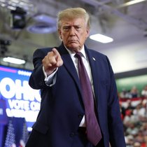 CHILLICOTHE, OHIO - OCTOBER 28: U.S. President Donald Trump points during a campaign rally at the Shoemaker Center at Ohio University on October 28, 2026 in Chillicothe, Ohio. President Trump is rallying support for Republican candidates in Ohio ahead of the midterm elections. Kevin Dietsch/Getty Images/AFP (Photo by Kevin Dietsch / GETTY IMAGES NORTH AMERICA / Getty Images via AFP)
