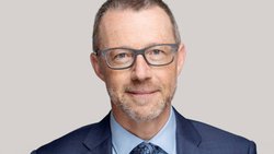 Heinz Huber: Mit der Ernennung eines neuen CEO setzt die Raiffeisen-Gruppe die Ablösung von der Ära des umstrittenen Raiffeisen-Chefs Pierin Vincenz fort.