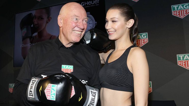 Schlagkräftiges Duo: LVMH-Uhrenchef Jean-Claude Biver und Supermodel Bella Hadid. TAG Heuer