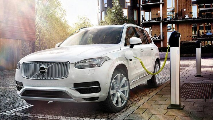 Soll nur 2,5 Liter Benzin auf 100 km verbrauchen: Volvos neu gestylter XC90 als Plug-in-Hybrid.PR