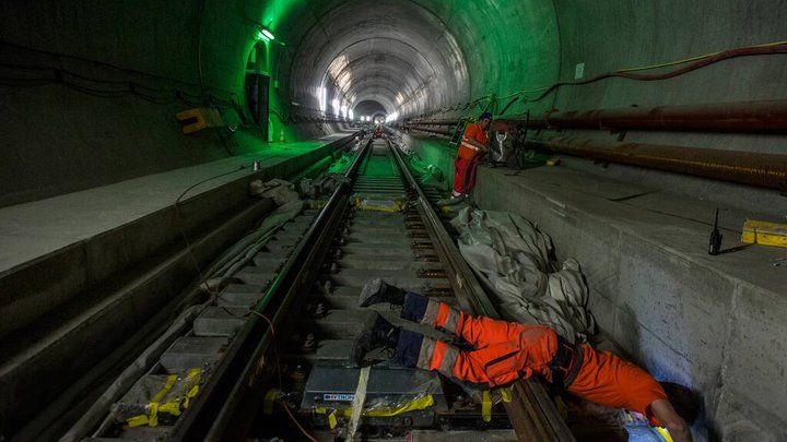 arbeiter-tunnel_0.jpg