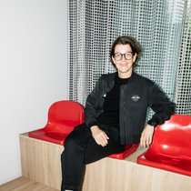 Auch nach fünf Interviews ist Tatjana Haenni noch locker: Die neue CEO von RB Leipzig will dem viel kritisierten Klub mehr Selbstbewusstsein verleihen.