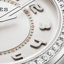 Hermès Cut: Keine Datumsanzeige, dafür eine Krone bei 13.30 Uhr.