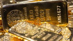 Die Goldrally geht mit hohem Tempo weiter. Nachdem Aussagen von US-Präsident Donald Trump zum Dollar den Goldpreis am späten Dienstagabend auf ein weiteres Rekordhoch getrieben hatten, zog die Notierung am Mittwoch weiter an. (Archivbild)