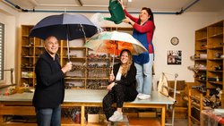 Cousin und Cousine: Roman und Andrea Strotz mit ihrer Mitarbeiterin Anna D’Ascoli (r.) in Uznach SG.