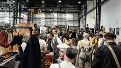 Die alte Federnfabrik am Stadtrand von Düsseldorf bietet mit ihrem rauen Industriecharme das passende Ambiente für Aussteller und Besucher der Heritage Post Trade Show.