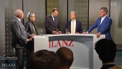 Das Bilanz-Podium mit Peter Spuhler, Herbert Scheidt (Präsident Bankiervereinigung), Dirk Schütz (Bilanz-Chefredaktor), Monika Roth (Co-Präsidentin Konzernverantwortungsinitiative) und Hans Hess (Präsident Swissmem), von rechts nach links.