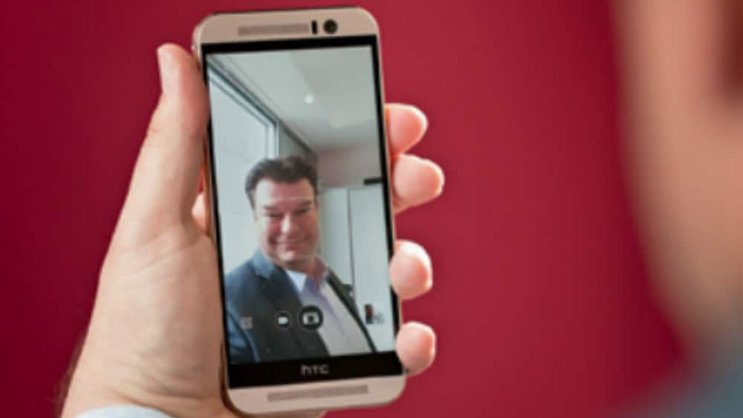 Das HTC One M9 im Crash Test. Nik Hunger