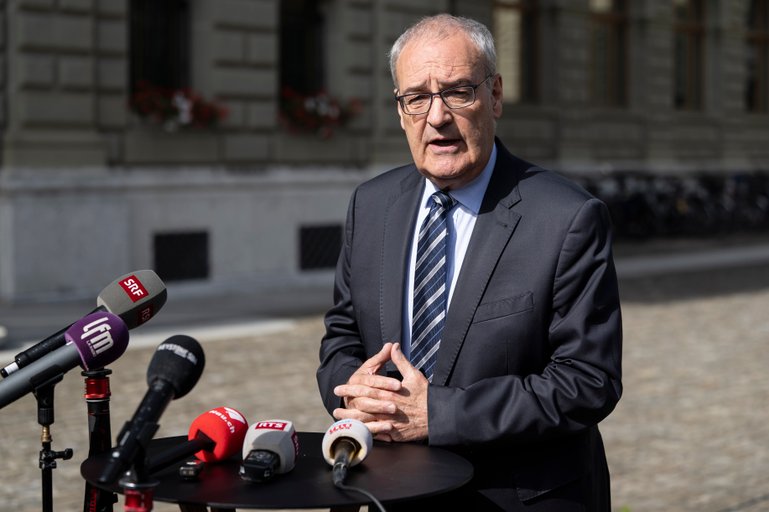 Nobels letzter Gegner: Bundesrat Guy Parmelin will Winzer schützen.