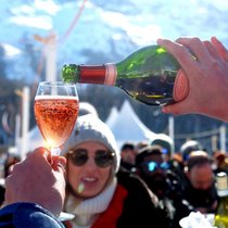 Wird die Schweiz immer reicher? Das Durchschnittsvermögen ist im letzten Jahr deutlich gestiegen.