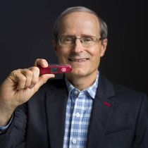 Der wichtigste Exportmarkt von Victorinox sind die USA. Carl Elsener setzt alles daran, den Druck durch die neuen Zölle abzufedern und Lösungen zu finden.