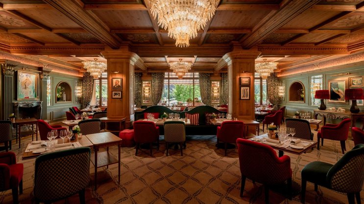 Hinter der märchenschlossartigen Fassade vereint das «Gstaad Palace» kosmopolitische Lässigkeit und alpinen Charme auf unvergleichliche Weise.