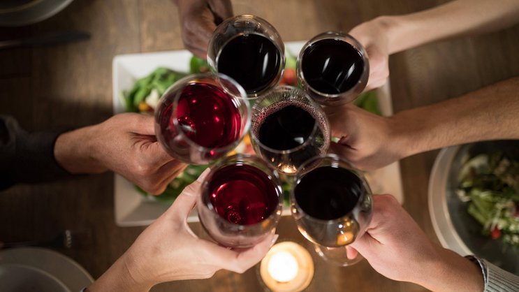 Weine mit Geschichte als Gastgeschenk zur diesjährigen Festtagsfeier.