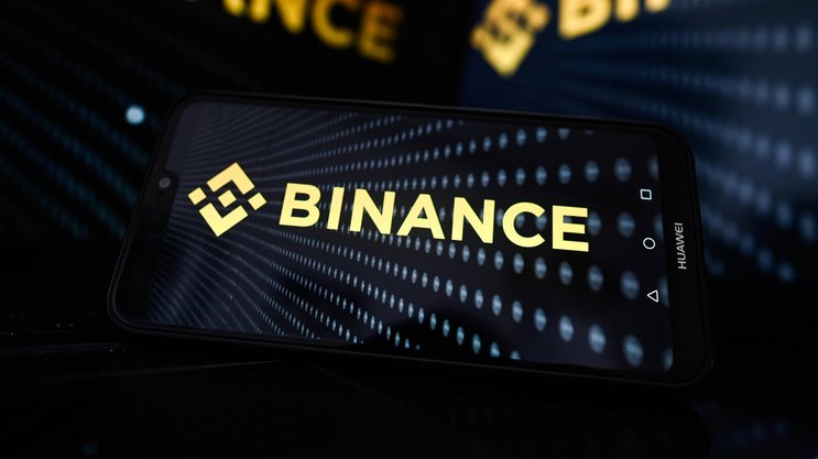 Tech illustrations in Poland - 13 Sept 2023 In this photo illustration a Binance logo is displayed on a smartphone and in the background. Poland NOxUSExINxGERMANY PUBLICATIONxINxALGxARGxAUTxBRNxBRAxCANxCHIxCHNxCOLxECUxEGYxGRExINDxIRIxIRQxISRxJORxKUWxLIBxLBAxMLTxMEXxMARxOMAxPERxQATxKSAxSUIxSYRxTUNxTURxUAExUKxVENxYEMxONLY Copyright: xSOPAxImagesx Editorial use only sipausa_48323444