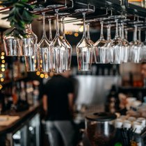Leere Gläser: Der Weinkonsum in der Schweiz war auch 2025 rückläufig.