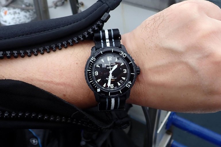 Die Scuba Fifty Fathoms kommt in denselben Dimensionen (42,3 mm) wie das historische Vorbild aus den 1950er Jahren.