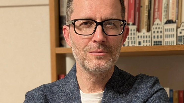 Der Autor und Historiker Pierre-Yves Donzé beleuchtet unter anderem den Niedergang der Prestigemarke Breguet und die Probleme der Swatch Group in China.