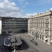 Zürcher Paradeplatz: Die Aktien der beiden Banken haben Luft nach oben.Keystone