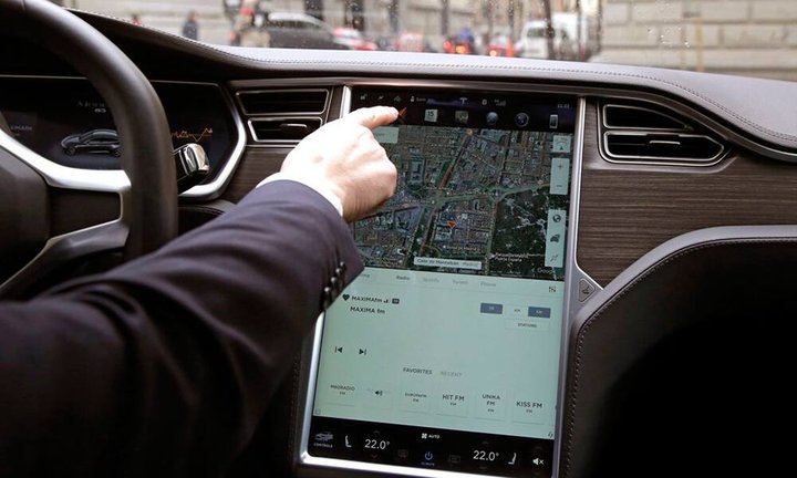tesla-technik.jpg