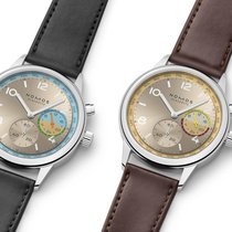 Nomos erweitert seine Linie Club Sport Neomatik Worldtimer um zwei limitierte Editionen: Roam (l.) und Reverie.