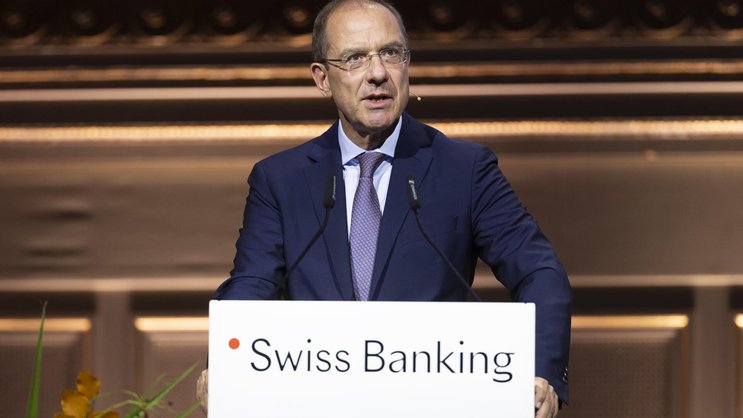 Die Bankiervereinigung – hier Präsident Marcel Rohner – warnt vor der SVP-Neutralitäts-Initiative.