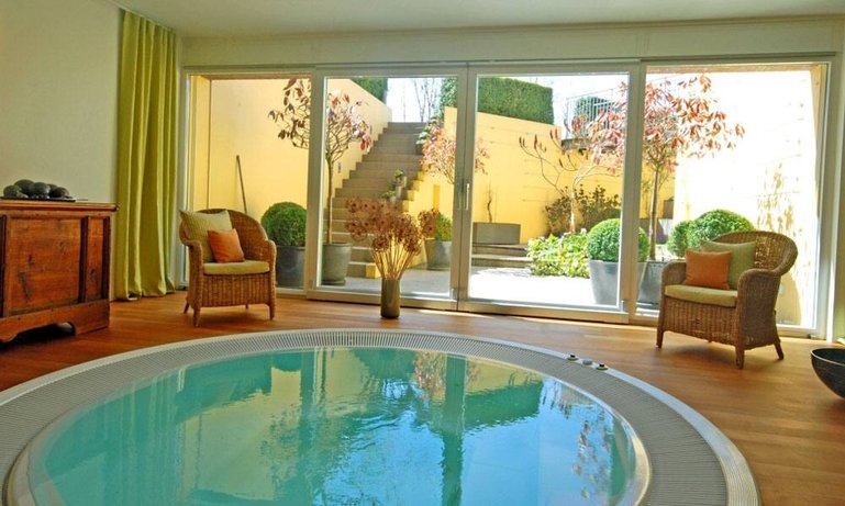 jacuzzi.jpg