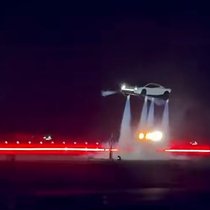 Spektakel bei der Präsentation des neuen Tesla Roadsters. 