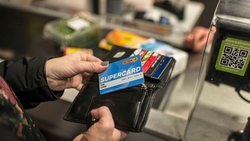 Loyalitätsprogramme sind beliebt: 62 Prozent der Schweizer nutzen mindestens einmal im Monat Angebote wie Cumulus oder Supercard.