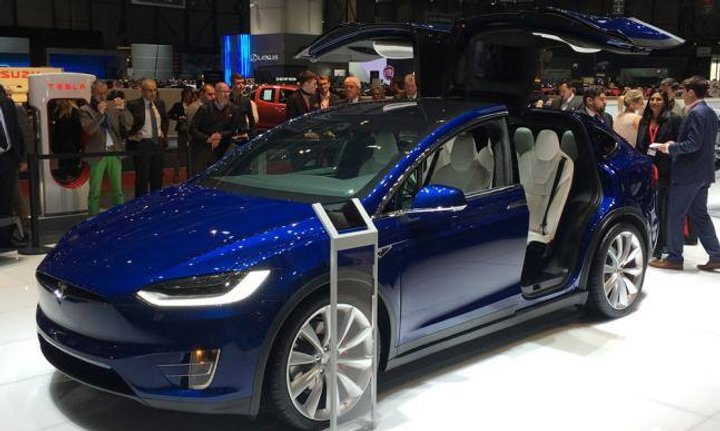 tesla-x-e-auto.jpg