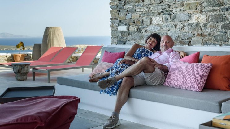 Seit ihrer Pensionierung verbringen Maike Kiessling und Eric Loustau-Carrere viel Zeit in ihrem neuen Haus in Paros.