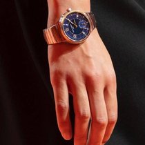 Louis Vuitton stattet für die «Spring Summer 2024 Show» die Models mit der neuesten Kreation von Jean Arnault aus: der Tambour.