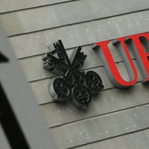 Ein Gebäude der UBS: Die Grossbank rückt 750'000 Franken für notleidende Banker heraus. (Bild: Keystone)