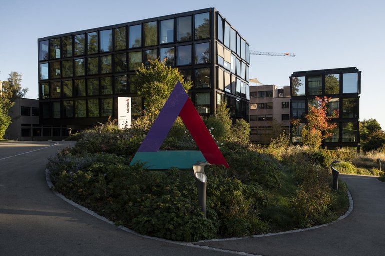 St. Gallen: Wird hier anstelle des «Pannendreiecks» überhaupt noch ein neues Logo aufgestellt? Der ehemalige Konzernsitz der Helvetia an der St. Galler Dufourstrasse hat ausgedient. Derzeit verhandelt der Versicherer mit der Universit