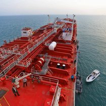 Britischer Öltanker in der Strasse von Hormus zwischen Iran und Oman.