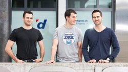 Guter Deal: Digitec-Gründer Marcel Dobler, Oliver Herren und Florian Teuteberg (v.l.). (Bild: ZVG)