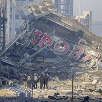 Zerstörtes Shoppingcenter in Kiew: Akute Brandherde statt unbeschwertes Leben.