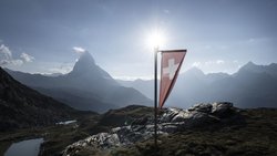 Die Sonne am Matterhorn: Der Berg ist ein Wahrzeichen der Schweiz.