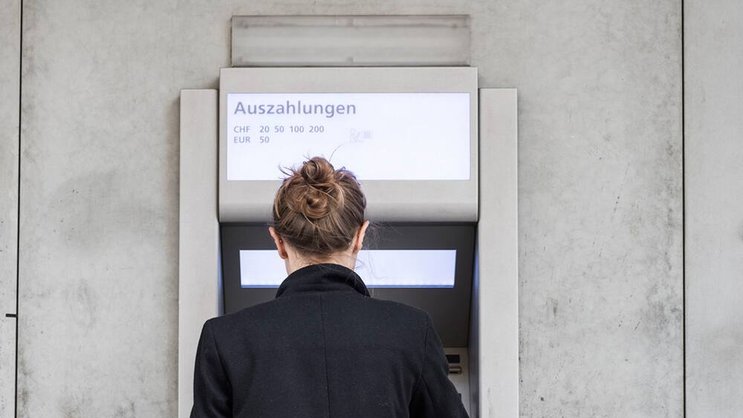 Bankomat: Romands heben mehr Bares ab als Deutschschweizer. Keystone