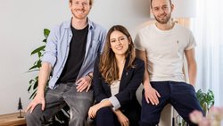 Die Crowd investierte 5 Millionen Franken in nachhaltige Outdoorkleidung von Nikin. Robin Gnehm, Carla Vilela Gonzaga Hänny und Nicholas Hänny sind die Köpfe hinter dem Schweizer Modelabel.
