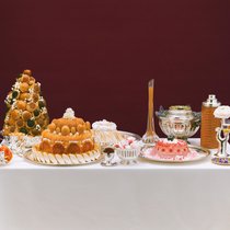 Moëhr Parfums, so verführerisch wie Desserts. Zum Relaunch der monegassischen Marke schufen die beiden Brüder Vincent und Nicolas Poylo eine neue Kollektion aus sechs Düften. 100 ml ab Fr. 240.–, erhältlich bei Spitzenhaus, Zürich.   