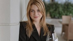 Lisa Bader ist Weinberaterin, Sommelière und Referentin.