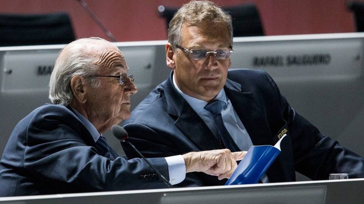 Sepp Blatter und Jérôme Valcke: Gegen die Nummer Zwei der Fifa wird ermittelt. Keystone