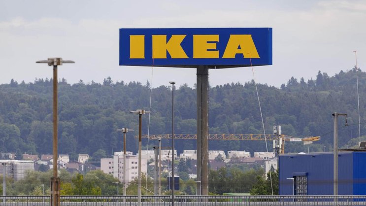 Keine Hintergrundmusik, keine Durchsagen und Ruhezonen mit Sitzgelegenheiten: Seit April hat auch Ikea «Stille Stunden» in den Filialen.
