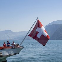 Schiff auf dem Vierwaldstättersee: Ein starkes Motiv für die Heimmarktneigung, ist die Vertrautheit mit den Unternehmen des eigenen Landes.