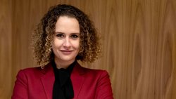 Jamie Vrijhof-Droese leitet seit 2019 WHVP, einen Wealth Manager für US-Kunden, in zweiter Generation. Zudem ist sie Verwaltungsrätin der Raiffeisenbank an der Limmat.