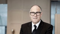 DUFT-MEISTER Vor sieben Jahren hat Werner Abt in Zürich an der Börsenstrasse die Premium-Parfümerie Spitzenhaus gegründet. Zuvor war er viele Jahre Chef der Parfümerie Osswald.