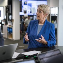 FDP-Bundesrätin Karin Keller-Sutter besuchte am Montag den Newsroom von Blick in Zürich.