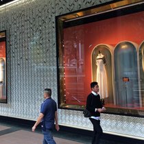 Verkaufsgeschäft der LVMH-Marke Louis Vuitton in Singapur.