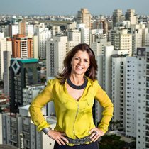 Moema Wertheimer vor der Skyline der Millionenstadt Sao Paulo.  Fernando Cavalcanti